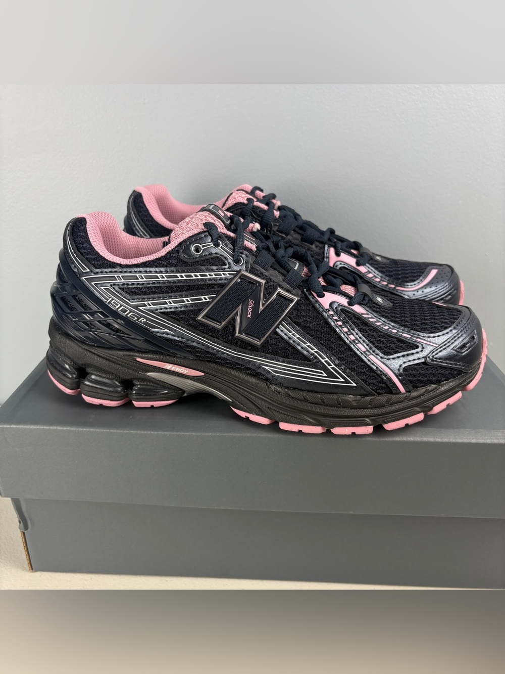 New Balance 1906R Pink Taffy U1906RCU Shoes Men Sz 8 Woman’s Sz 9.5